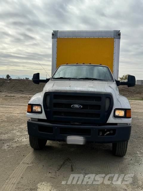 Ford F750 Camiones con caja de remolque