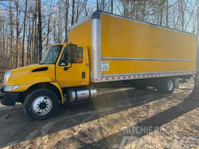 Freightliner 4300 Camiones con caja de remolque