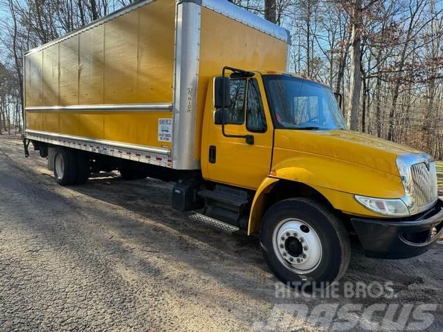 Freightliner 4300 Camiones con caja de remolque