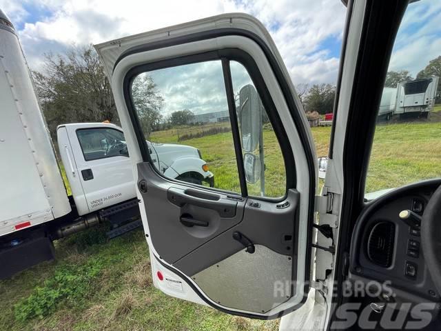 Freightliner M2 Camiones con caja de remolque