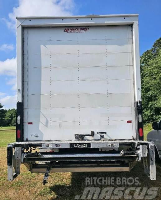 Freightliner M2 Camiones con caja de remolque