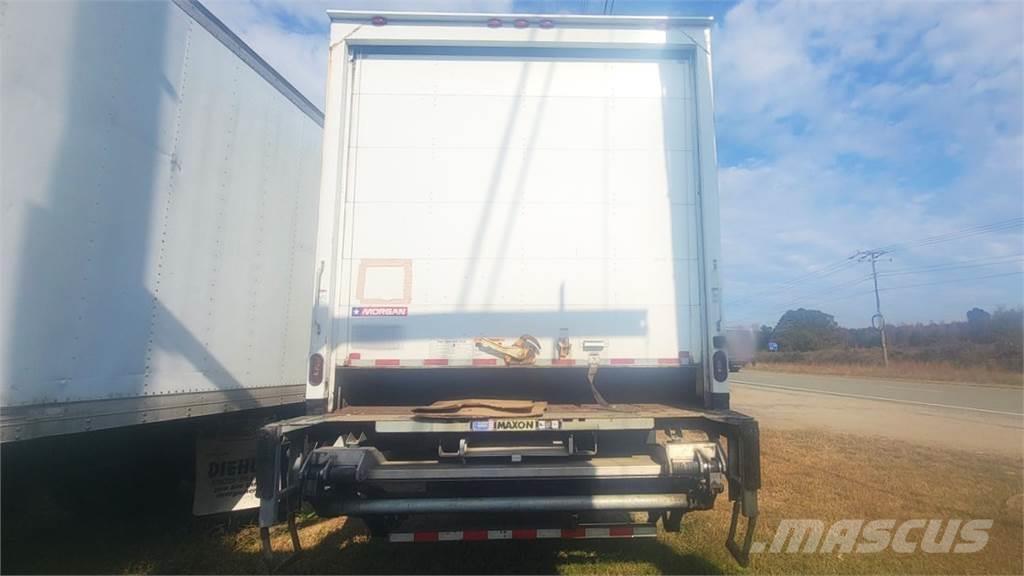 Freightliner M2 Camiones con caja de remolque