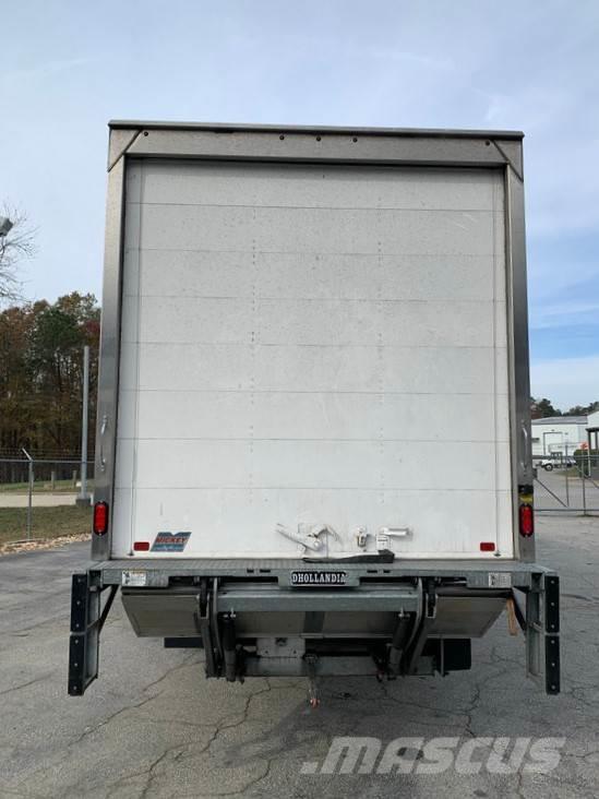 Freightliner M2 Camiones con caja de remolque