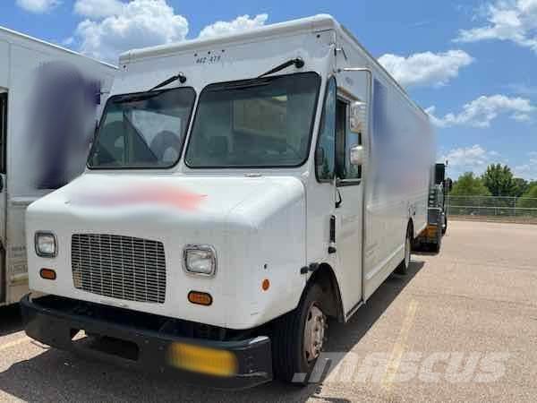 Freightliner MT45 Camiones con caja de remolque