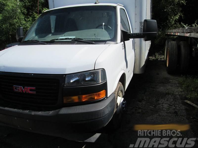 GMC Savana Camiones con caja de remolque