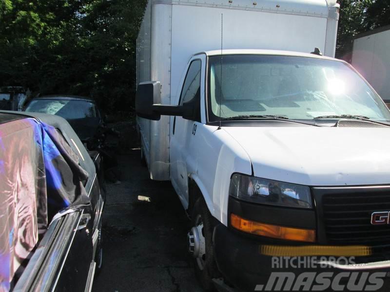 GMC Savana Camiones con caja de remolque