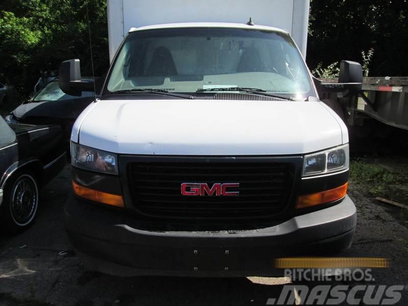 GMC Savana Camiones con caja de remolque