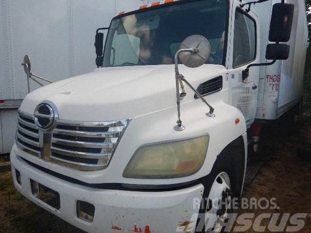 Hino 258 Camiones con caja de remolque