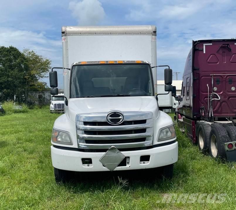 Hino 268A Camiones con caja de remolque