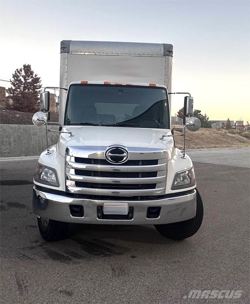 Hino 268A Camiones con caja de remolque