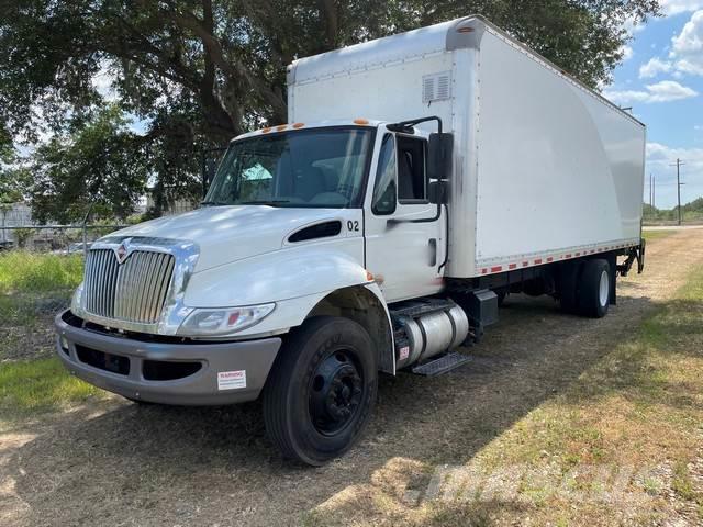 International 4300 Camiones con caja de remolque