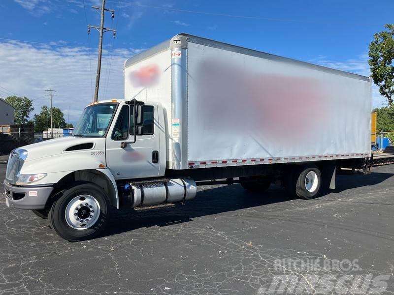 International 4300 Camiones con caja de remolque