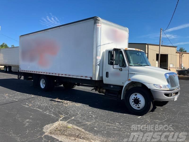 International 4300 Camiones con caja de remolque