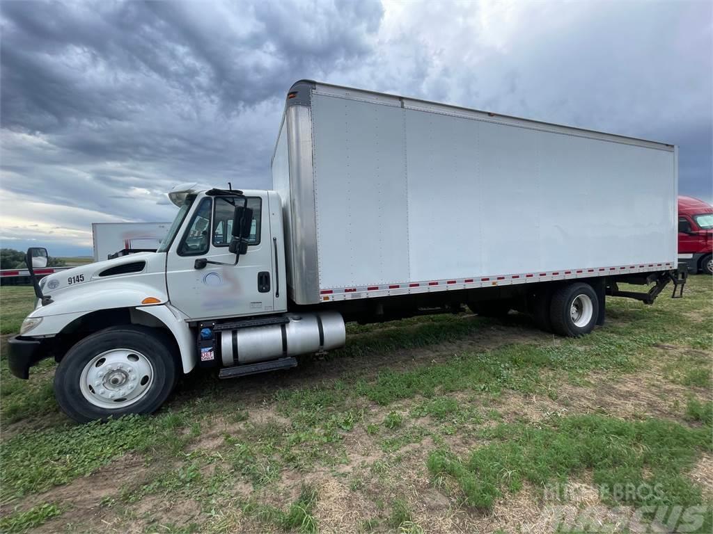 International 4300 Camiones con caja de remolque