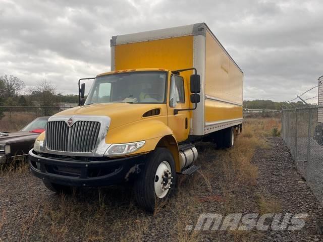 International 4300 Camiones con caja de remolque