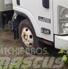 Isuzu NPR Camiones con caja de remolque