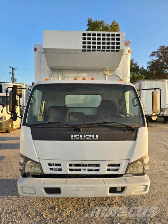 Isuzu NPR Camiones con caja de remolque