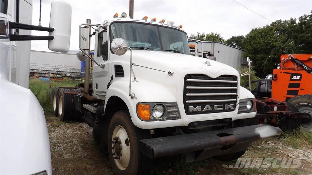 Mack CV713 Camiones tractor