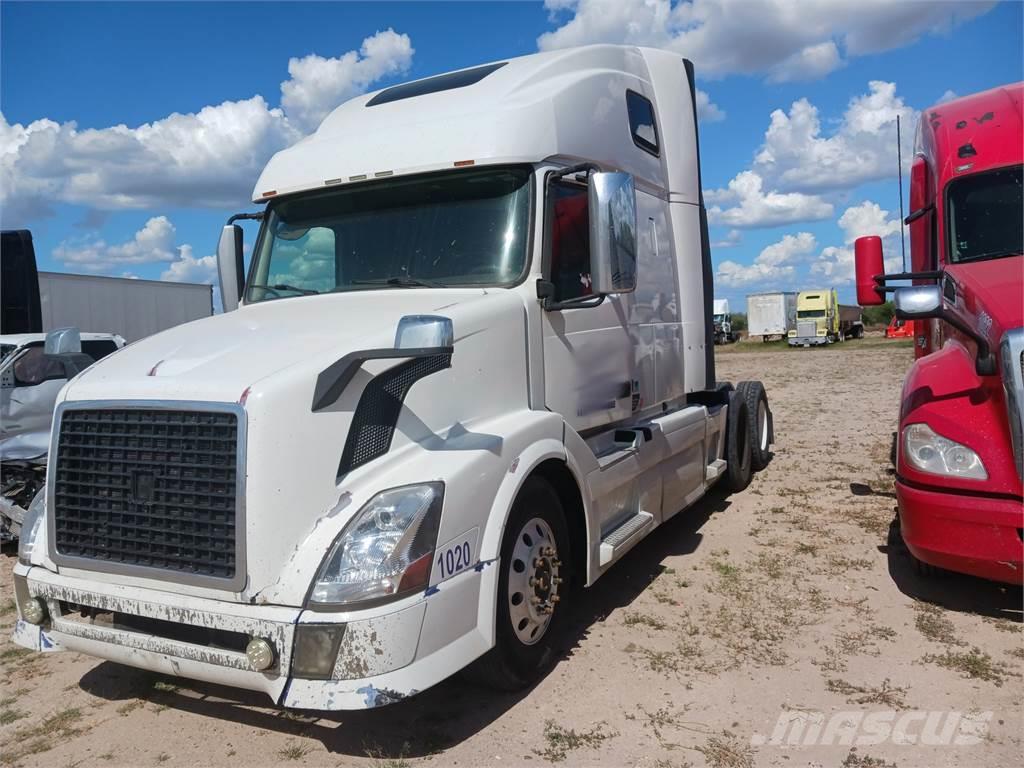 Volvo VNL64T670 Camiones tractor