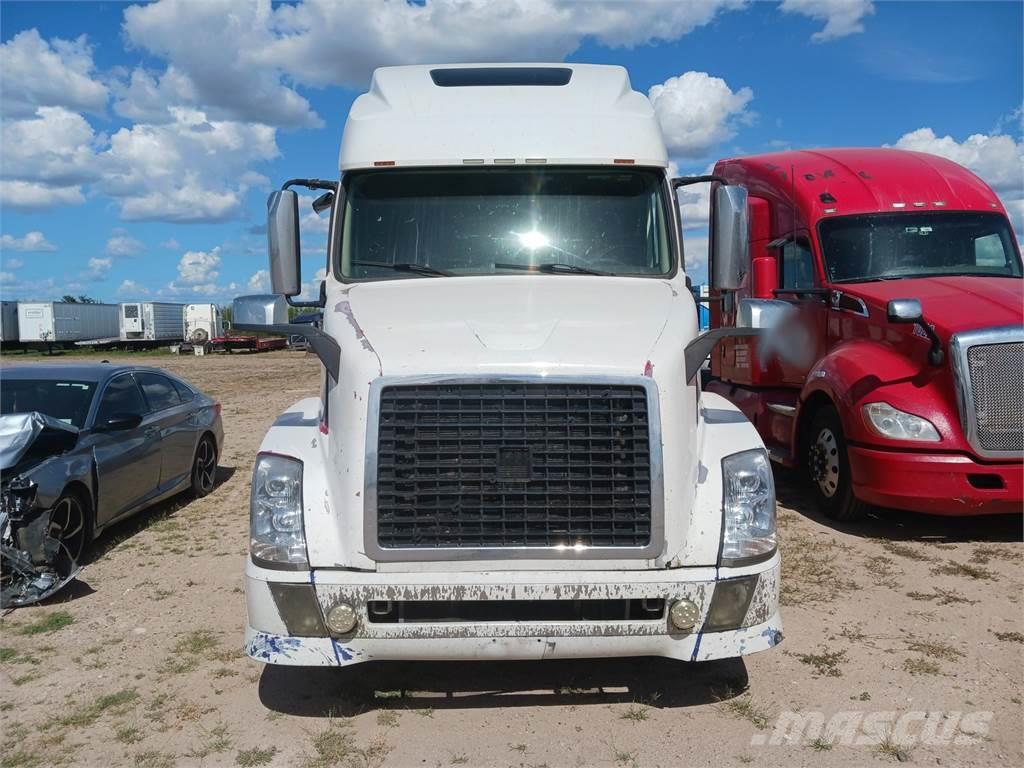 Volvo VNL64T670 Camiones tractor