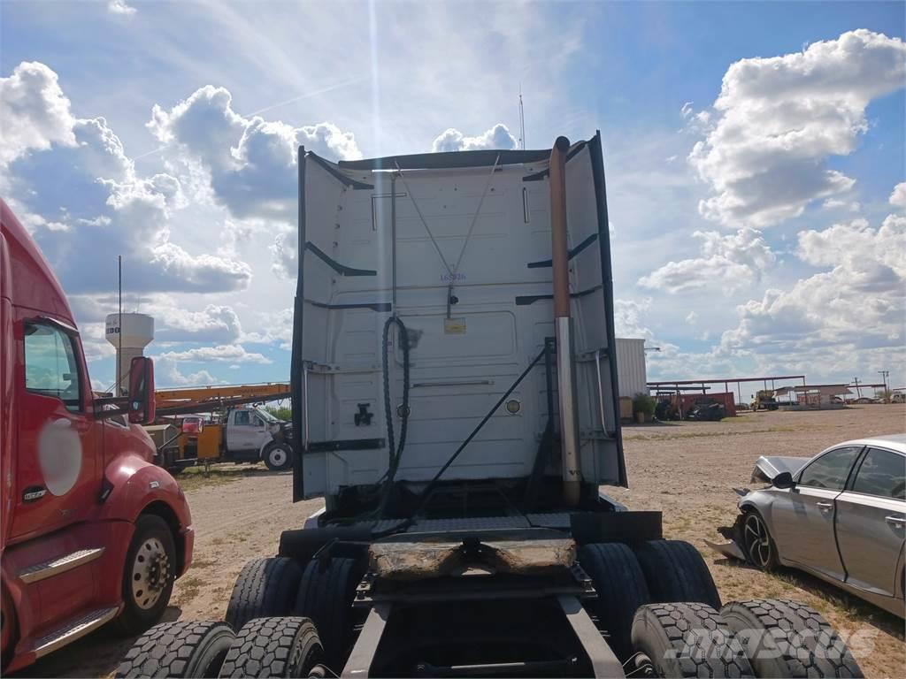 Volvo VNL64T670 Camiones tractor