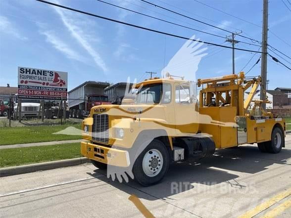 Mack R688T Otros