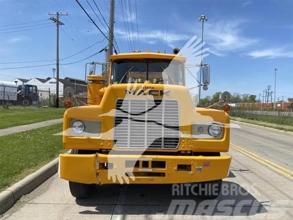 Mack R688T Otros