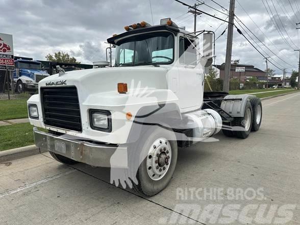 Mack RD688S Camiones tractor