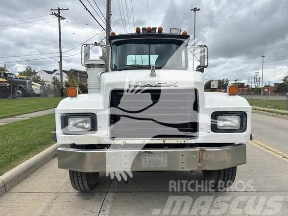 Mack RD688S Camiones tractor