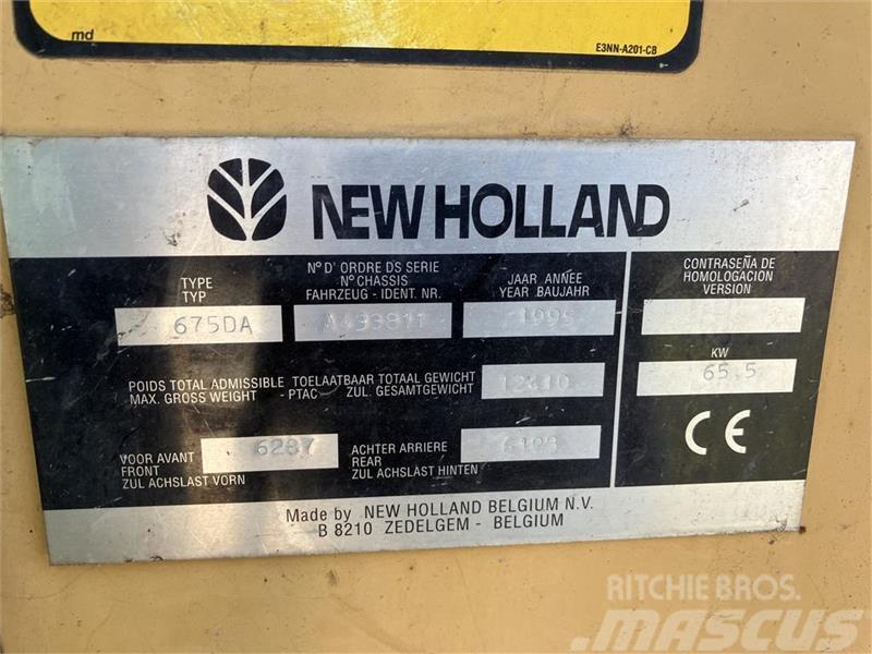 New Holland 675D Retrocargadoras