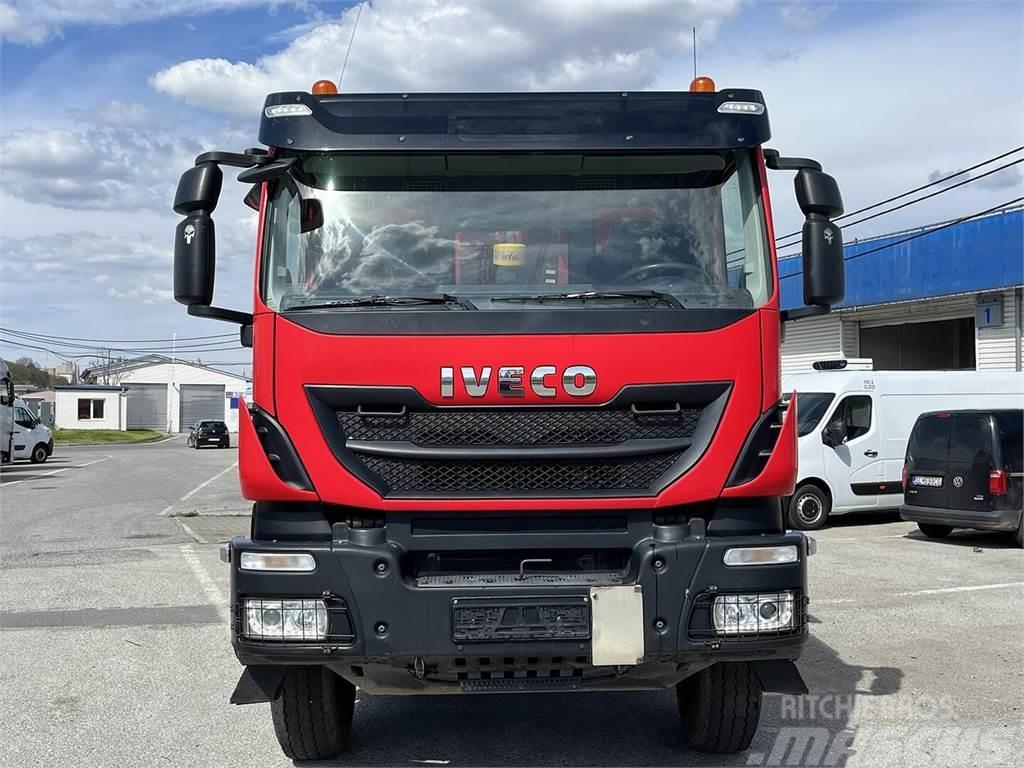 Iveco TRAKKER Bañeras basculantes usadas