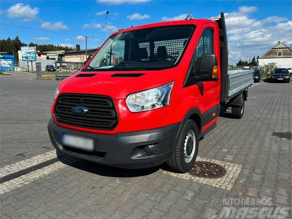 Ford Transit Camiones de cama baja