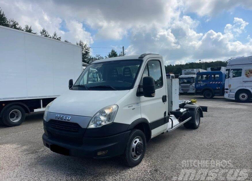 Iveco 35C17 Camiones elevadores de gancho