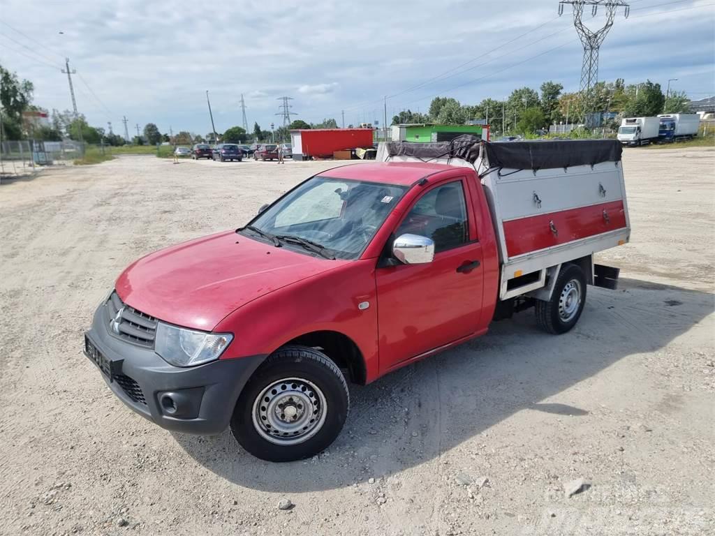 Mitsubishi L200 2,5 d 4x2 3 sided Tipper Bañeras basculantes usadas