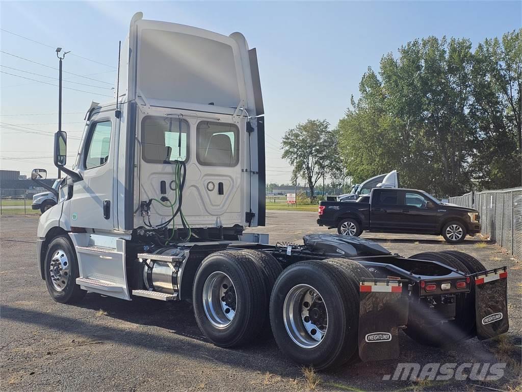 Freightliner PE116DC Camiones tractor