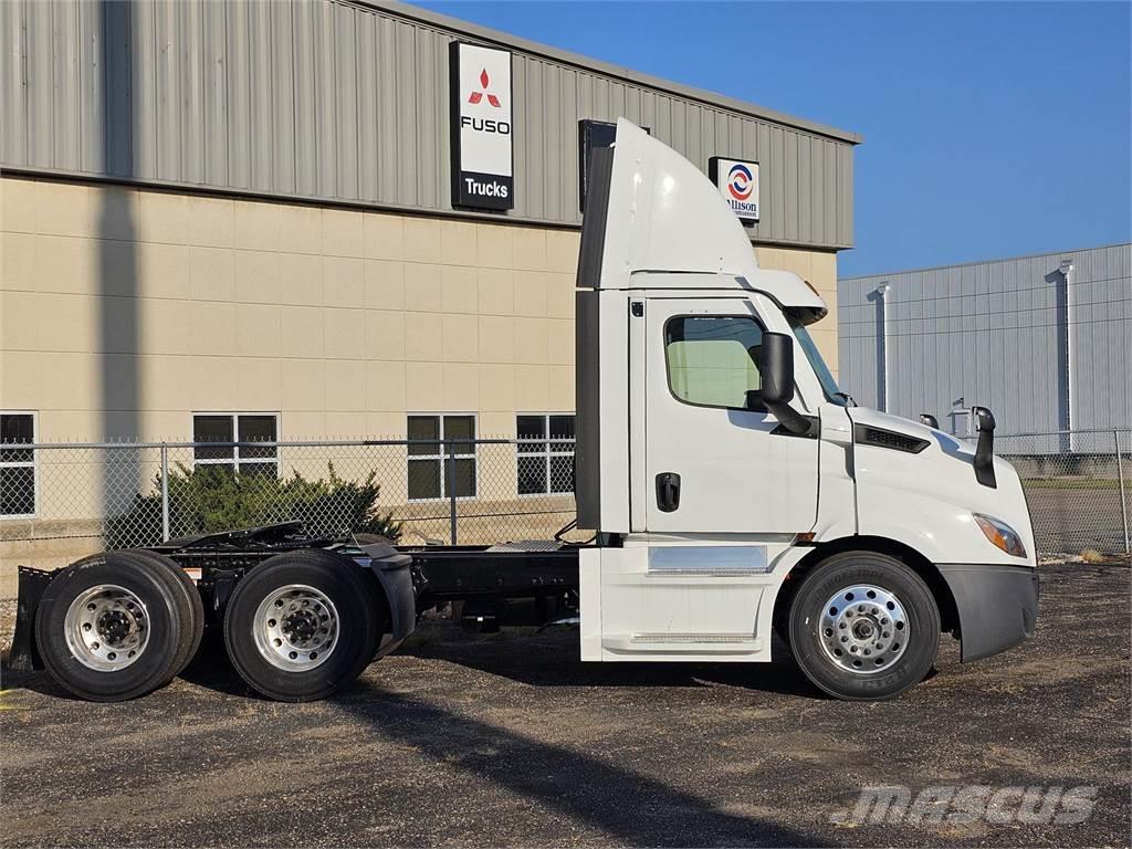 Freightliner PE116DC Camiones tractor