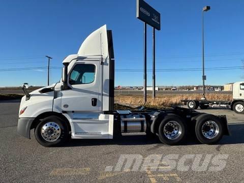 Freightliner PE116DC Camiones tractor