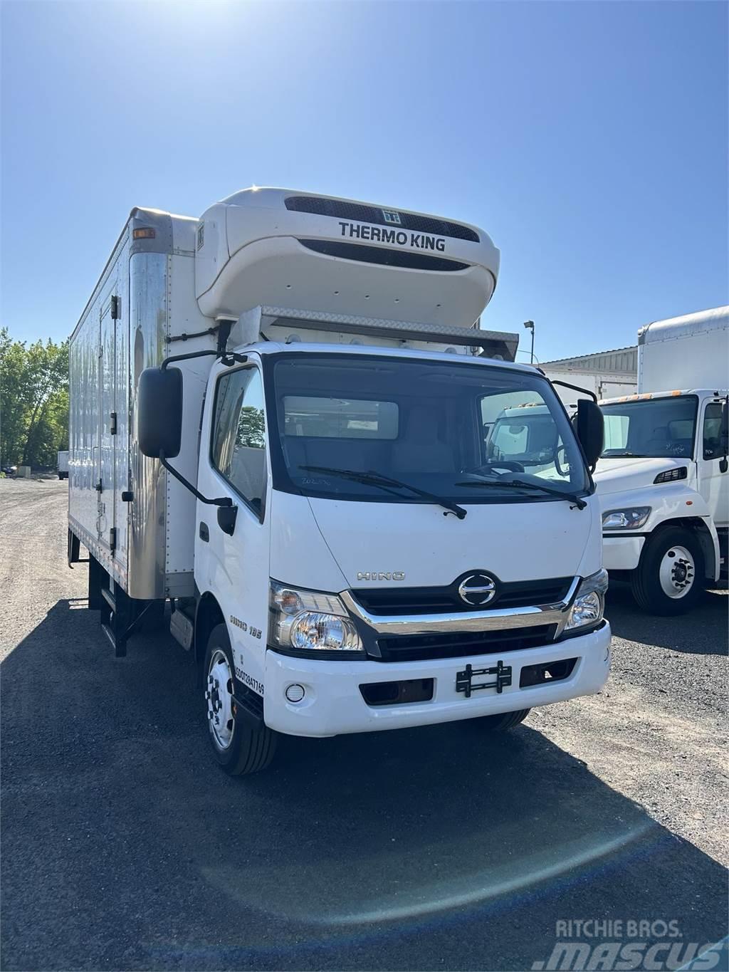 Hino 195 Camiones con caja de remolque