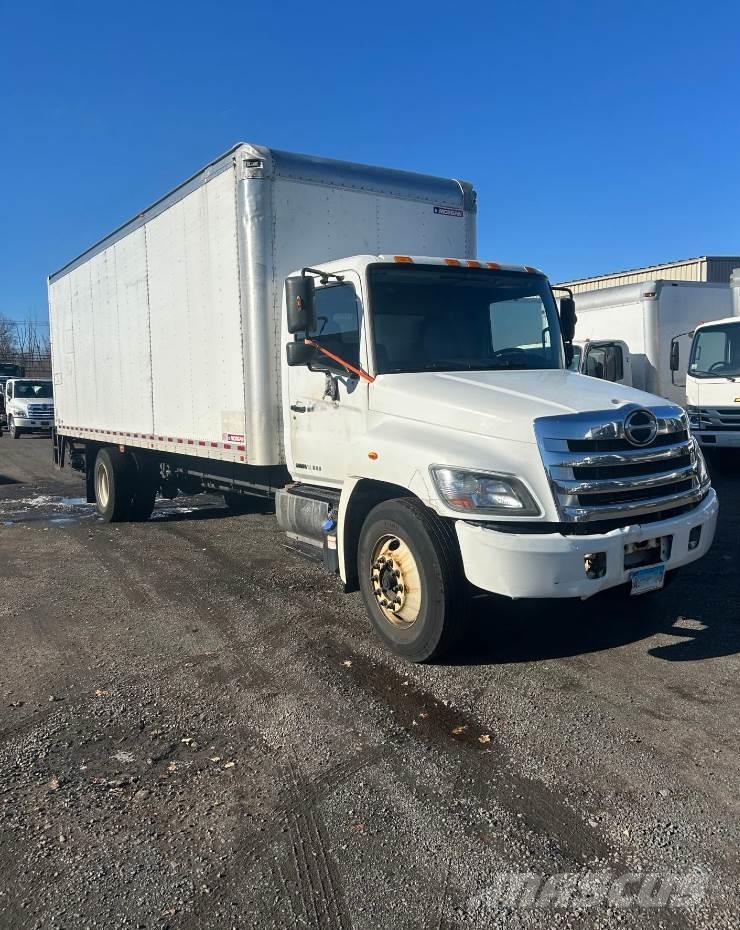 Hino 268A Camiones con caja de remolque