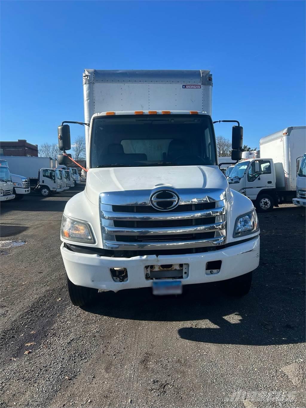 Hino 268A Camiones con caja de remolque