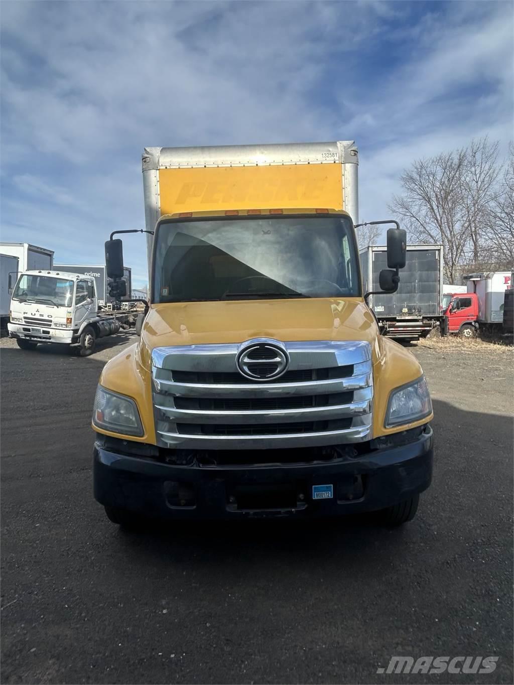 Hino 268A Camiones con caja de remolque