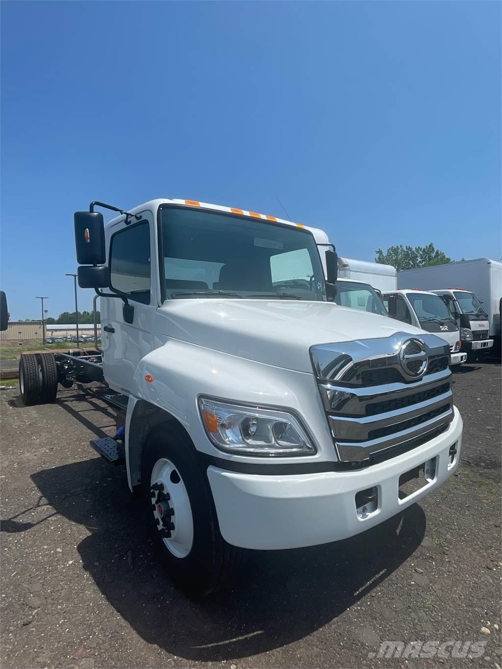 Hino L6 Camiones con chasís y cabina