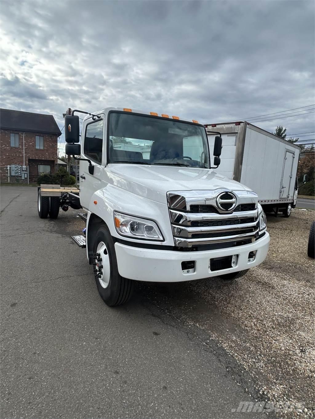 Hino L6 Camiones con chasís y cabina