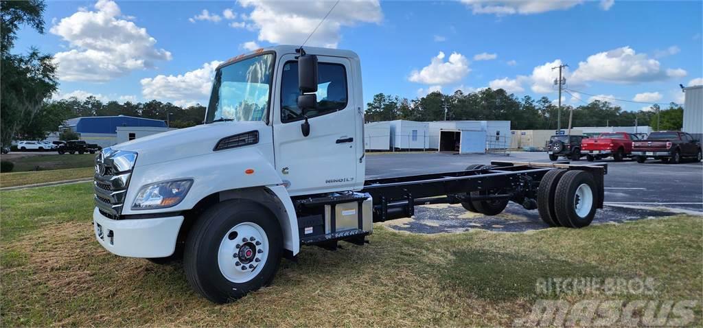 Hino L7 Camiones con chasís y cabina