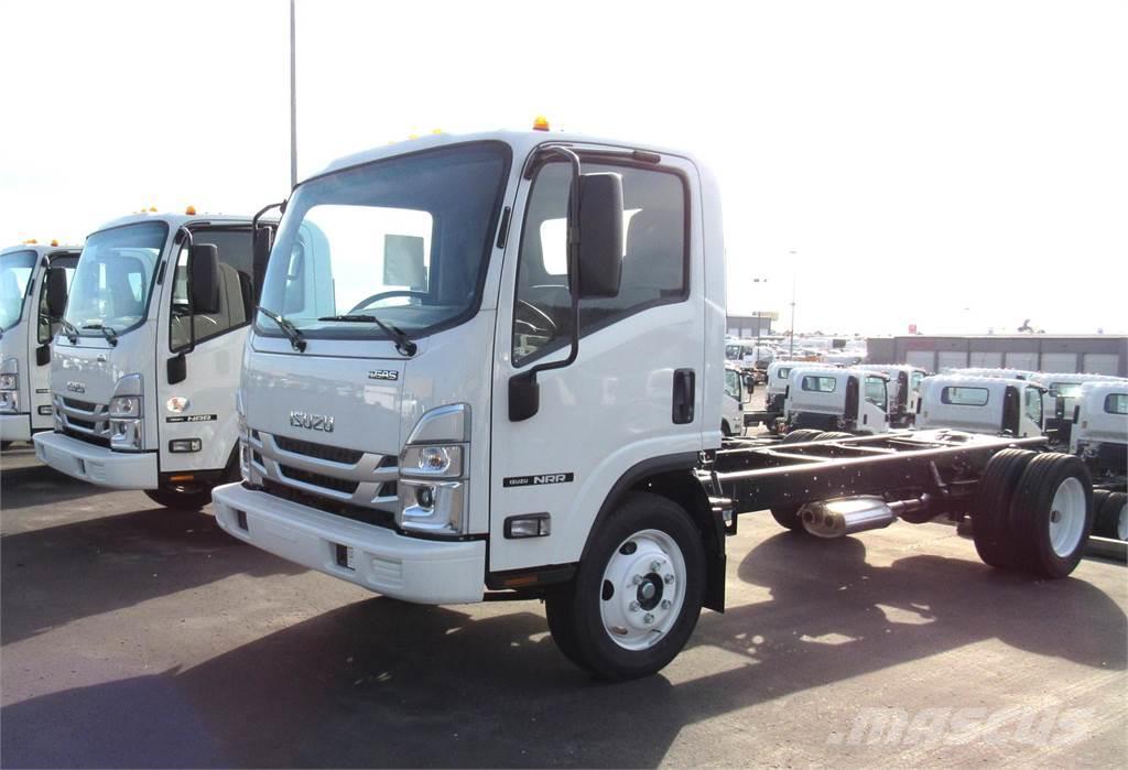 Isuzu NRR Camiones con chasís y cabina