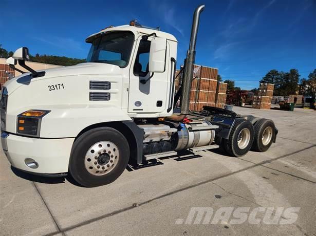 Mack AN64T Camiones tractor