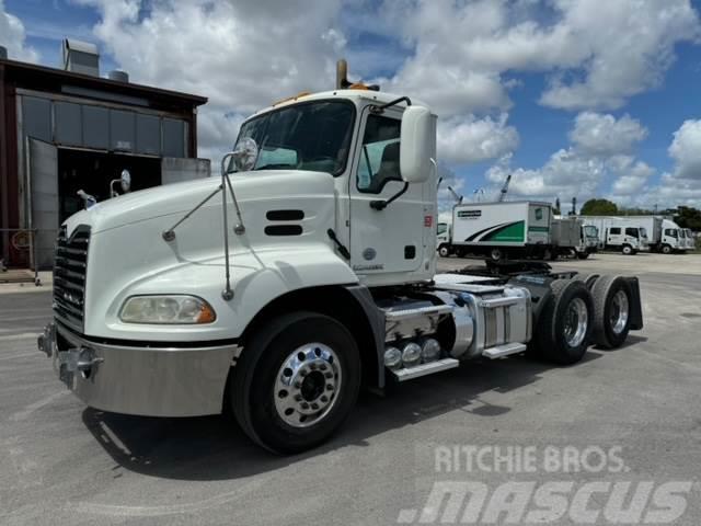 Mack CXU613 Camiones tractor