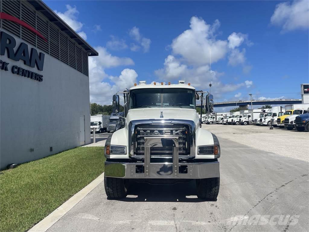 Mack GR64F Otros camiones