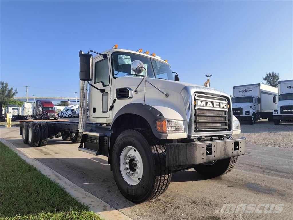 Mack GR64F Camiones con chasís y cabina