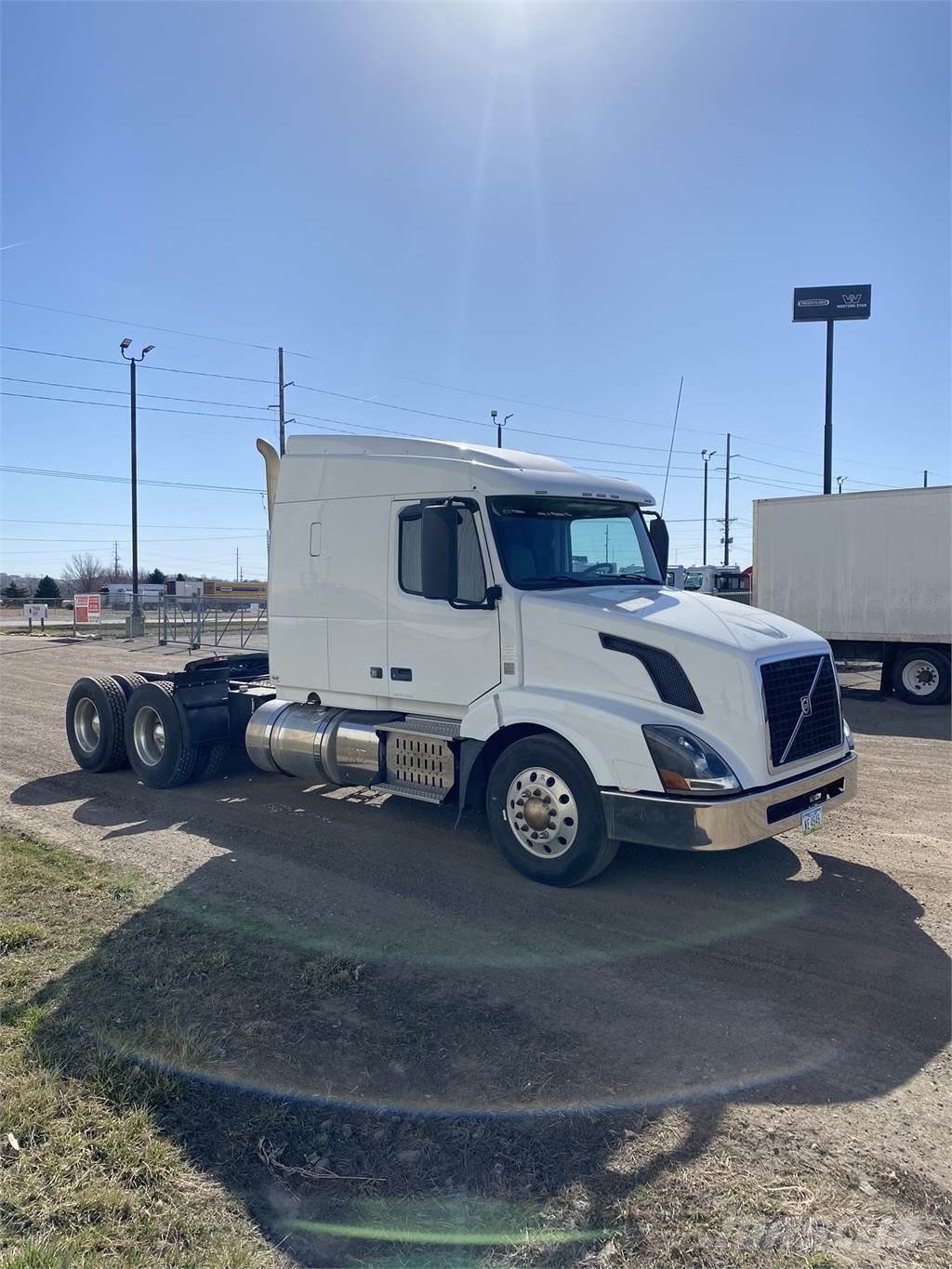 Volvo VNL300 Camiones tractor